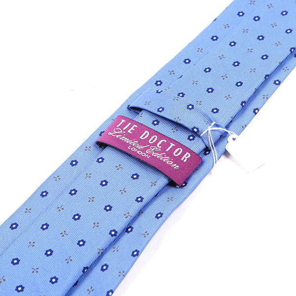 Light Blue Floral Macclesfield Silk Tie 8cm XL